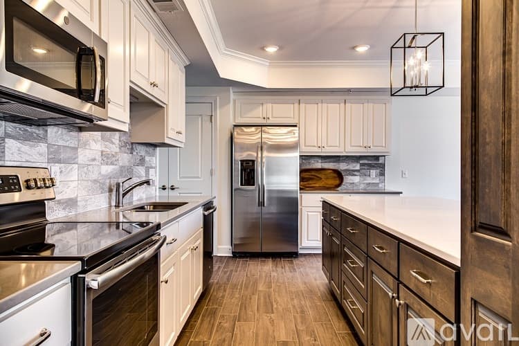 Kansas City Apartment: 4505 Summit St