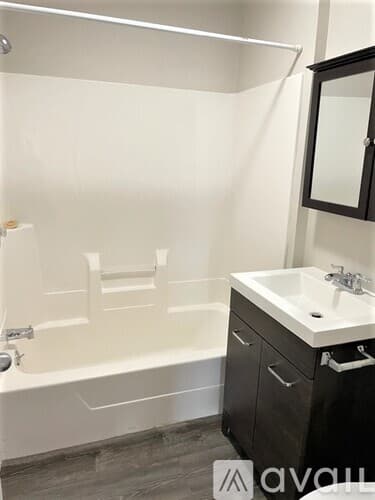 Chicago Apartment: 3517 21 W Grace St