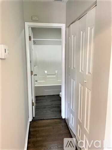 Chicago Apartment: 3517 21 W Grace St