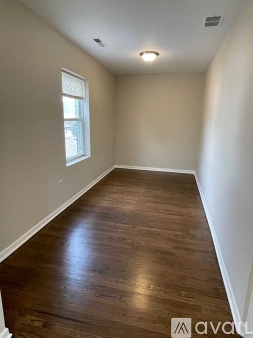 Chicago Apartment: 3517 21 W Grace St
