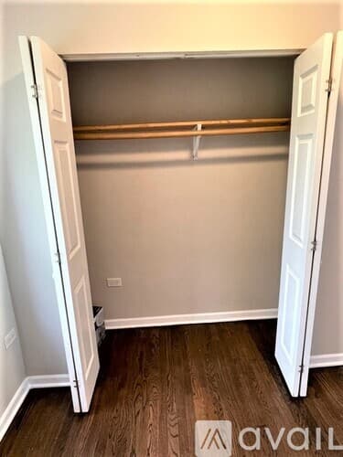 Chicago Apartment: 3517 21 W Grace St