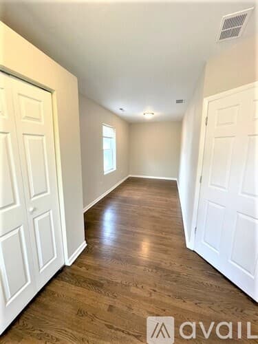 Chicago Apartment: 3517 21 W Grace St