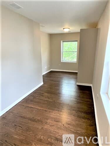 Chicago Apartment: 3517 21 W Grace St