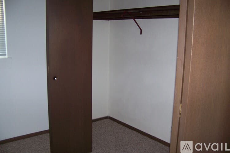 Pekin Townhome: 111 Pin Oak Drive