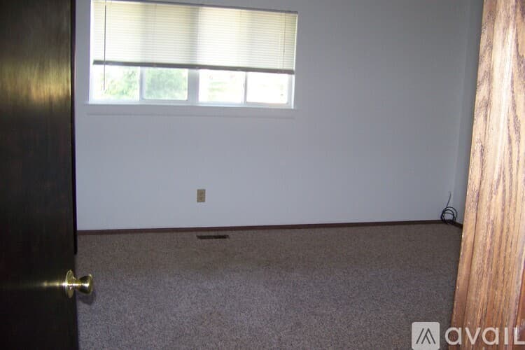 Pekin Townhome: 111 Pin Oak Drive