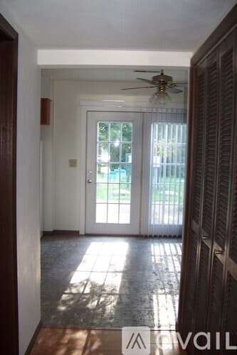 Pekin Townhome: 111 Pin Oak Drive