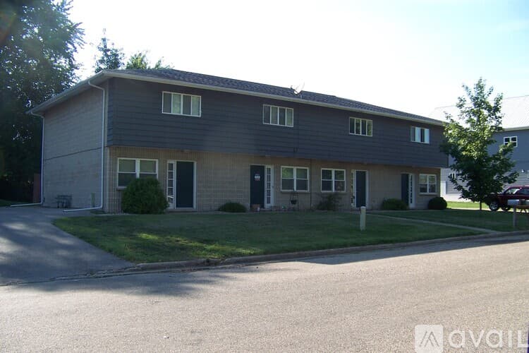 Pekin Townhome: 111 Pin Oak Drive