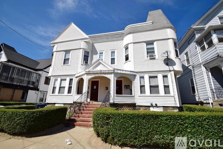 Boston Apartment: 85 Surrey St
