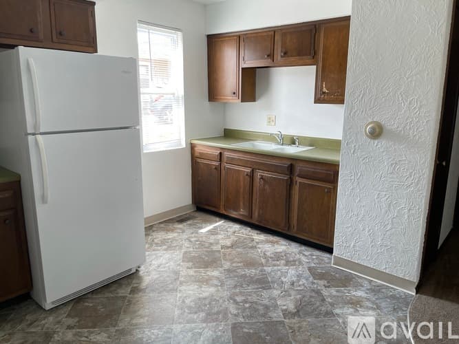 Pekin House: 2205 Stoneybrook Rd