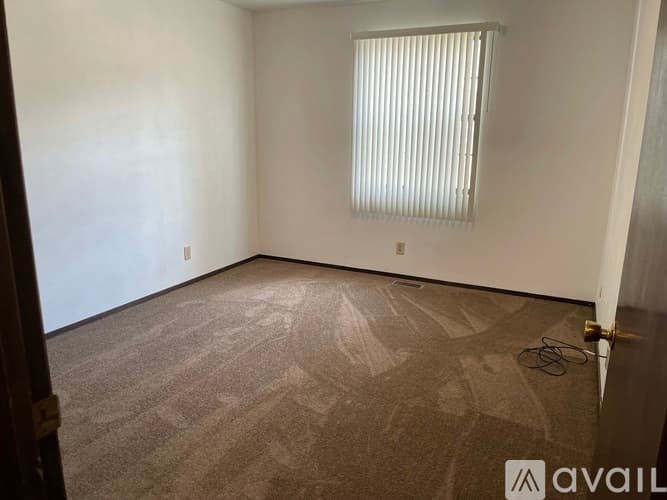 Pekin House: 2205 Stoneybrook Rd