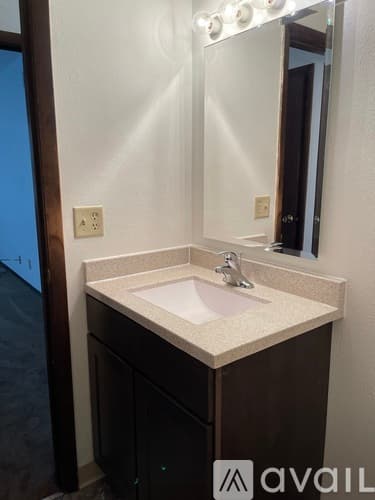 Pekin House: 2205 Stoneybrook Rd