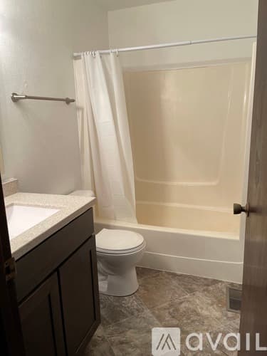 Pekin House: 2205 Stoneybrook Rd