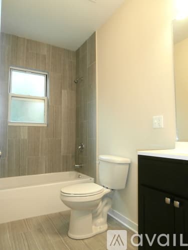 Chicago Apartment: 6971 N Greenview Ave