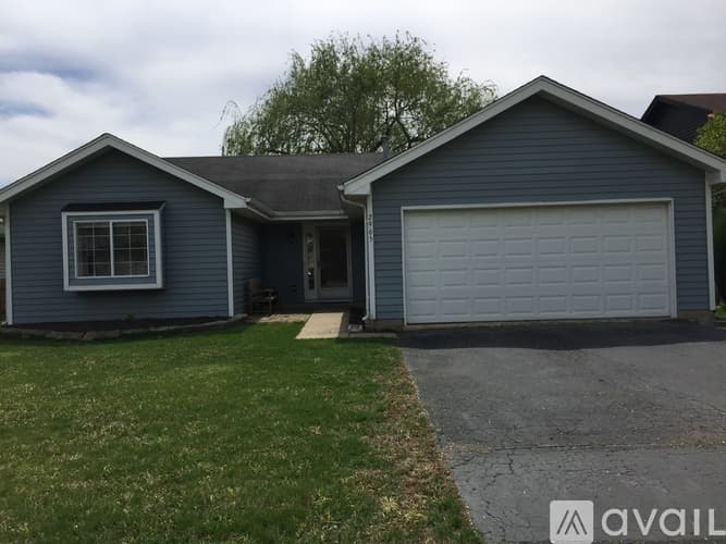 Aurora House: 2965 Middlebury Court West