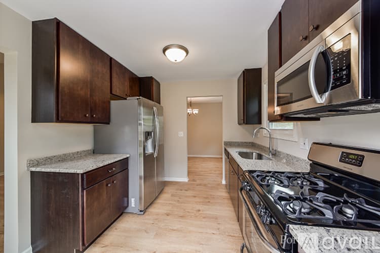 Aurora House: 2965 Middlebury Court West