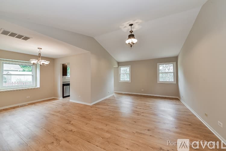 Aurora House: 2965 Middlebury Court West