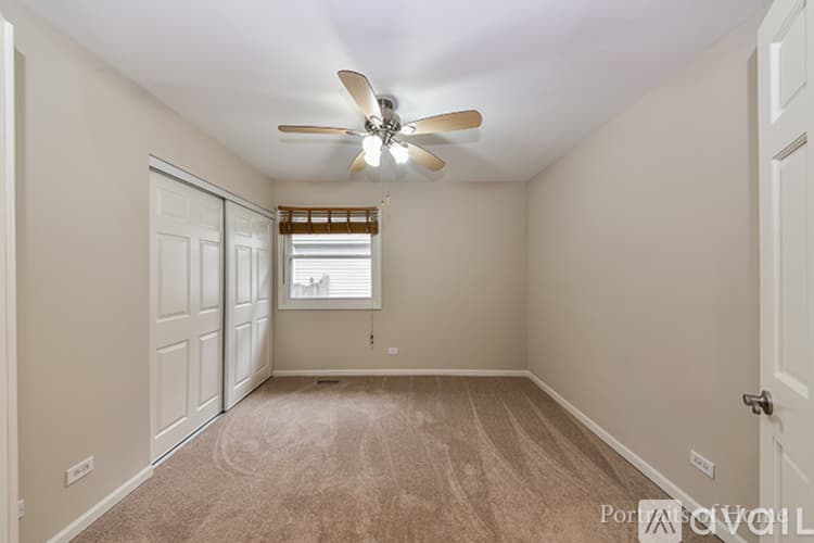 Aurora House: 2965 Middlebury Court West