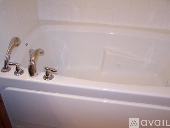 Lakemoor House: 659 Arbor Cir