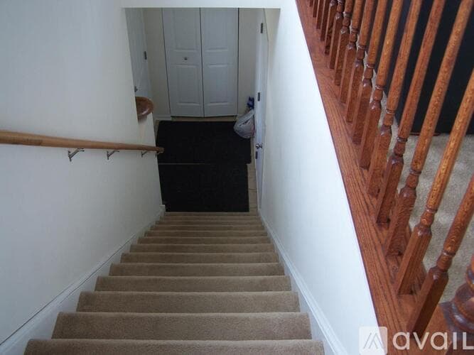 Lakemoor House: 659 Arbor Cir