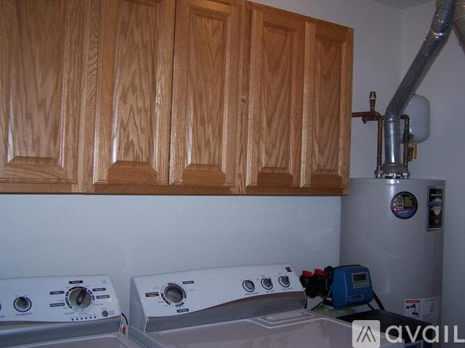 Lakemoor House: 659 Arbor Cir