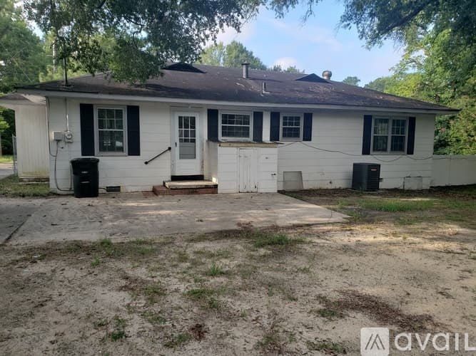 Dublin House: 1007 W Moore St