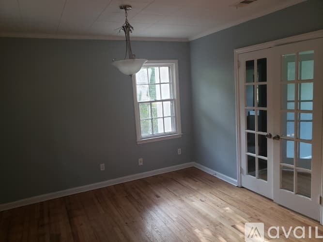 Dublin House: 1007 W Moore St