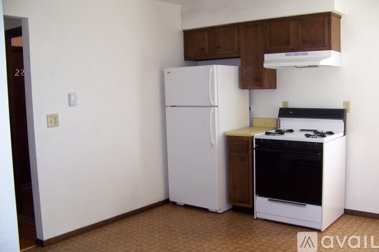 Pekin House: 2209 Stoneybrook Rd