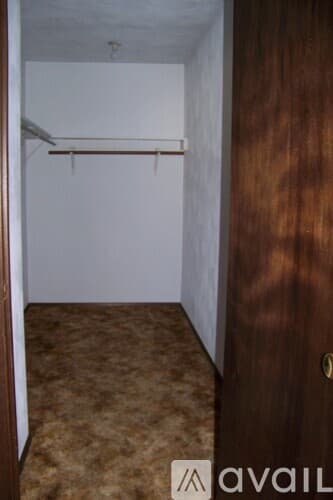 Pekin House: 2209 Stoneybrook Rd