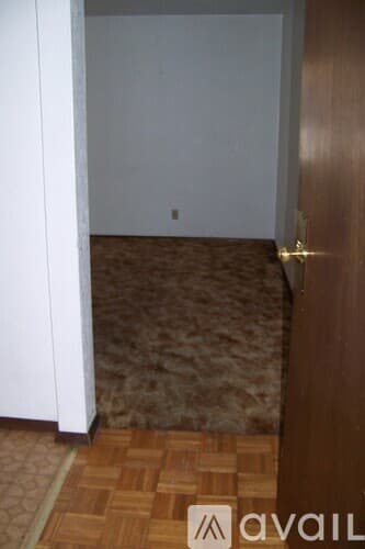 Pekin House: 2209 Stoneybrook Rd