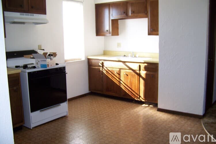 Pekin House: 2209 Stoneybrook Rd