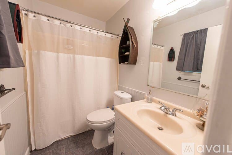 Sherwood House: 9108 Peach Tree Ln