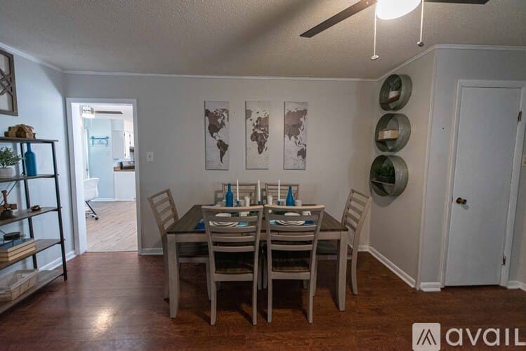 Sherwood House: 9108 Peach Tree Ln