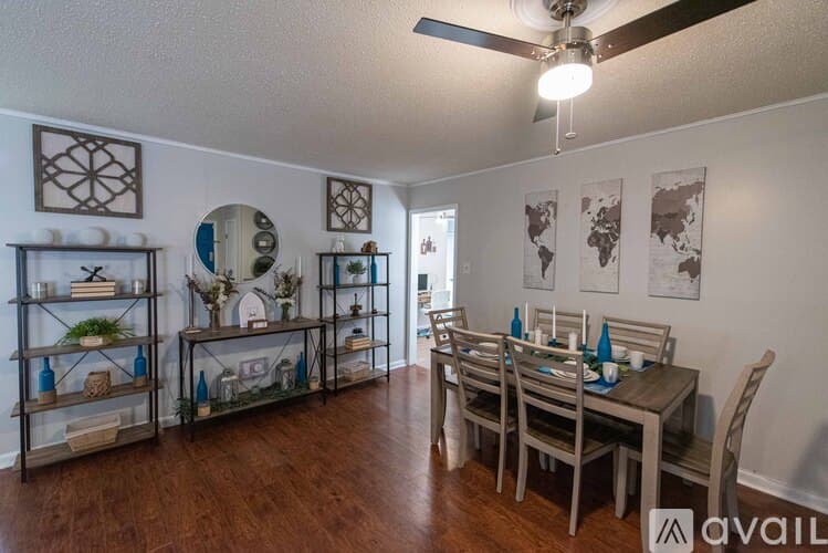Sherwood House: 9108 Peach Tree Ln