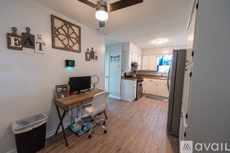 Sherwood House: 9108 Peach Tree Ln