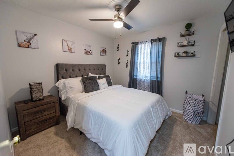 Sherwood House: 9108 Peach Tree Ln