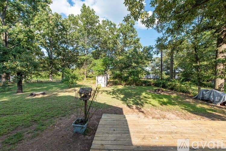 Sherwood House: 9108 Peach Tree Ln