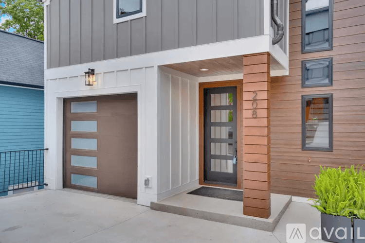Chattanooga House: 208 Baker Street