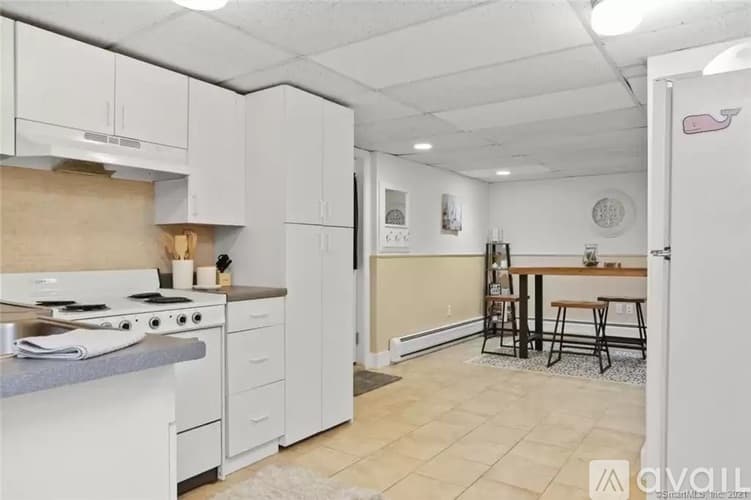 Trumbull Apartment: 42 Mulberry St