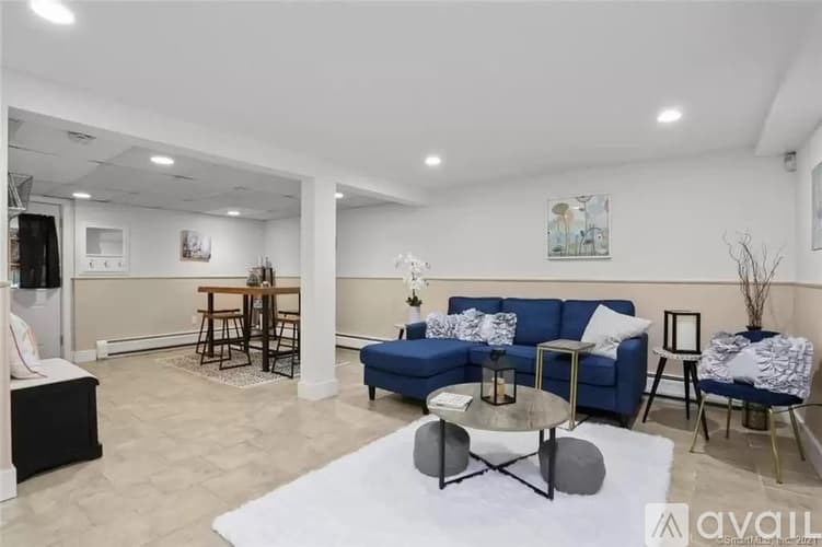 Trumbull Apartment: 42 Mulberry St