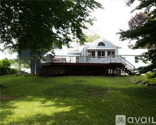 Fairfield House: 296 Toll House Ln