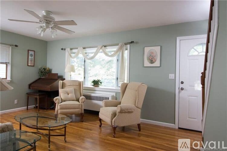Fairfield House: 296 Toll House Ln