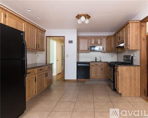 Fairfield House: 296 Toll House Ln