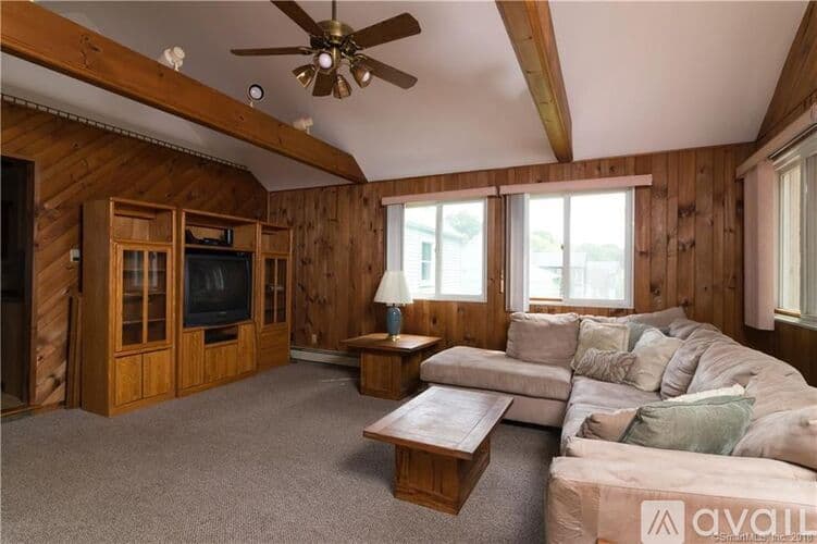 Fairfield House: 296 Toll House Ln