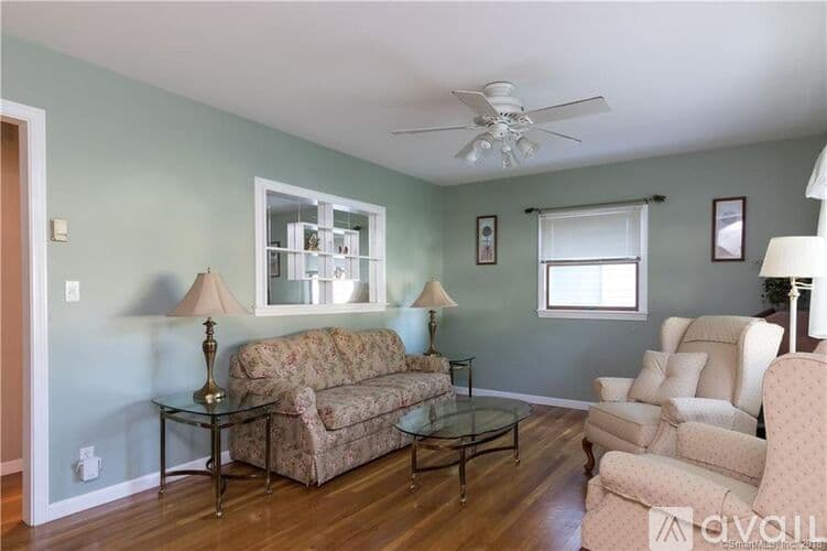 Fairfield House: 296 Toll House Ln