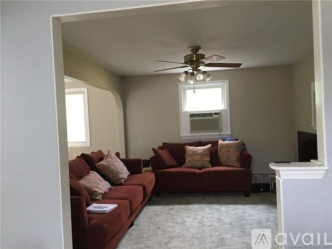 Fairfield House: 296 Toll House Ln