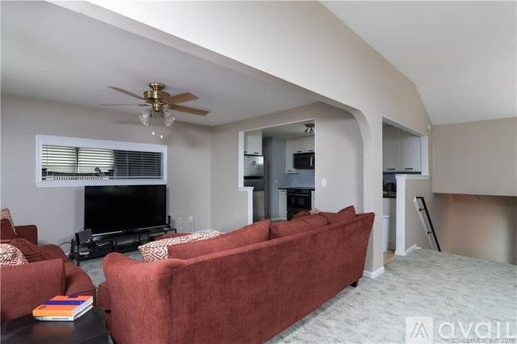 Fairfield House: 296 Toll House Ln