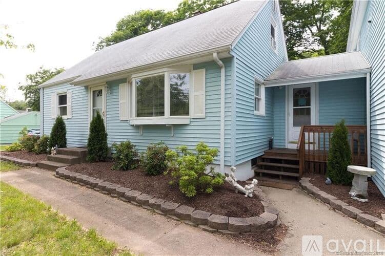 Fairfield House: 296 Toll House Ln