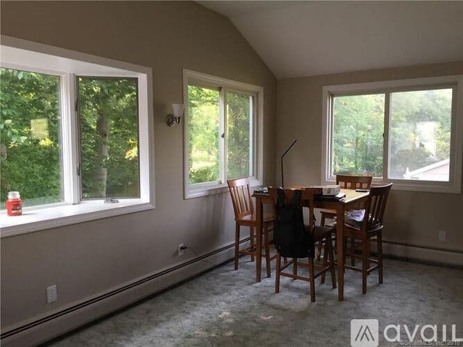Fairfield House: 296 Toll House Ln