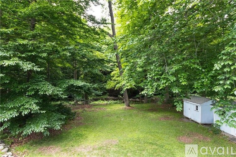 Fairfield House: 296 Toll House Ln