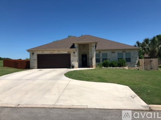 Meadowlakes House: 237 Meadowlakes Dr